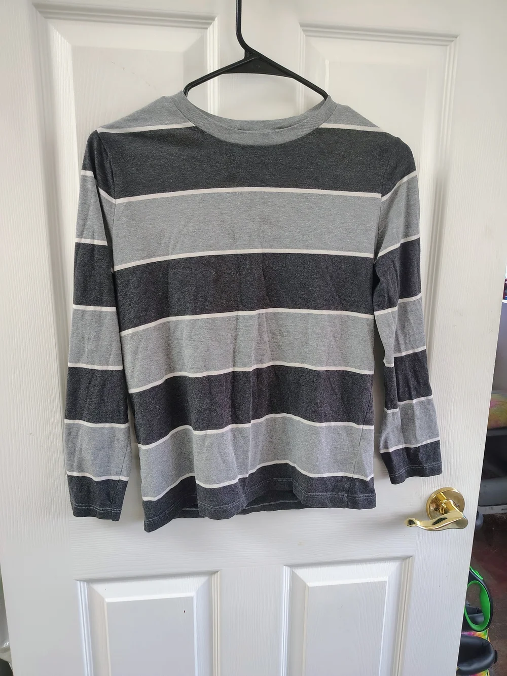 Old Navy Kids Long Sleeve Tee in Gray and Light Gray Stripes
